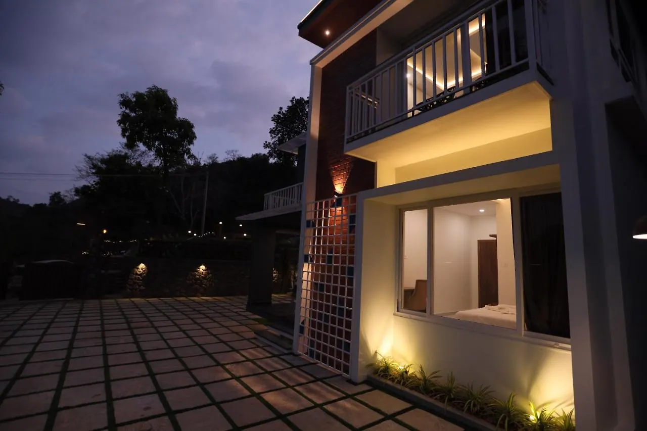 Diga Vista Lake View 4Bhk Swimming Pool Cottage Munnar India
